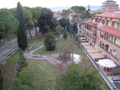  vista da una delle terrazze dell'IPSCT "M.Polo", edificio Giontella (foto Claudio Maccherani) 