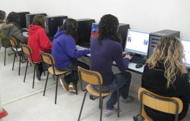  Laboratorio Informatica UNO, studenti al lavoro (foto Claudio Maccherani) 